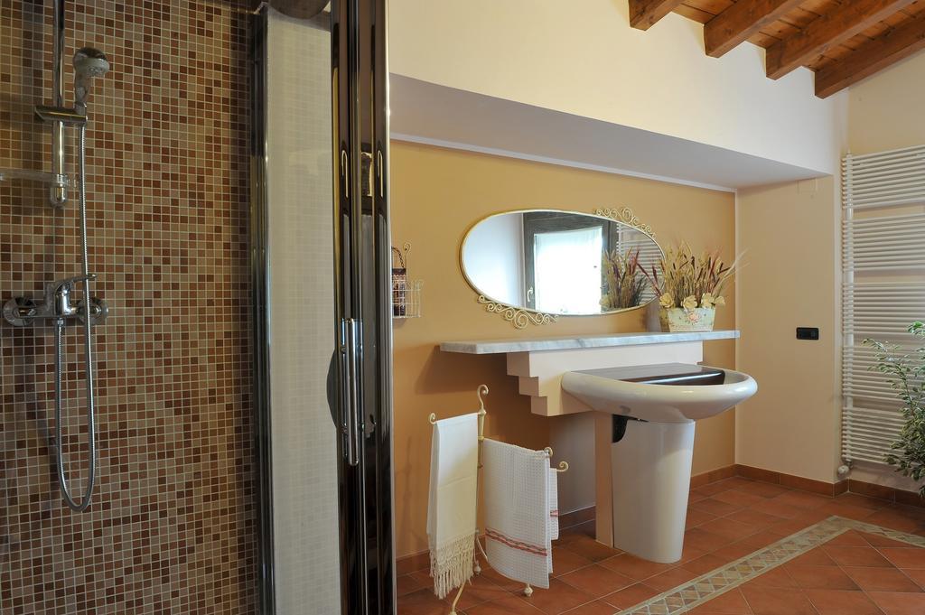 Olea Dei Holiday Apartments San Felice del Benaco Room photo