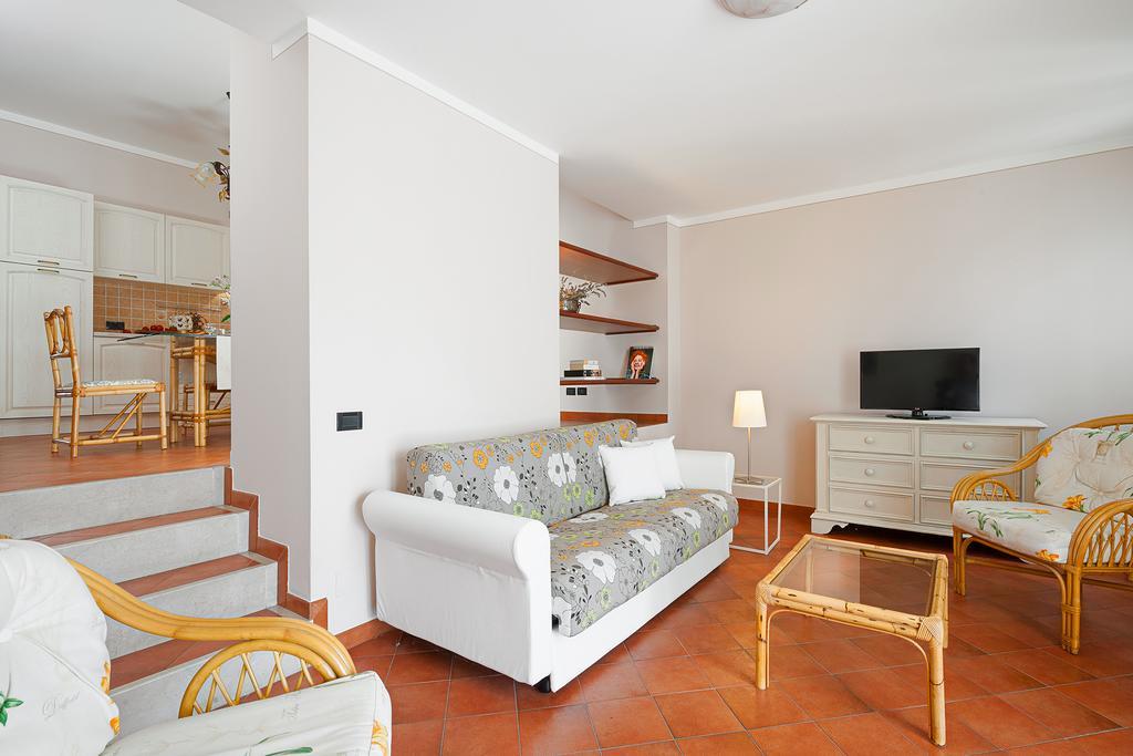Olea Dei Holiday Apartments San Felice del Benaco Exterior photo